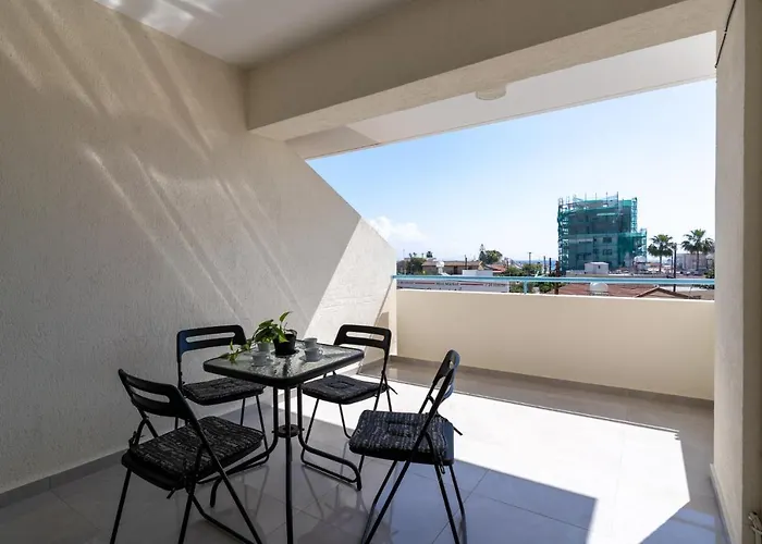 Andrea 3-bedroom In Mackenzie * Larnaca