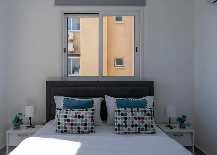 Andrea 3-bedroom In Mackenzie Larnaca